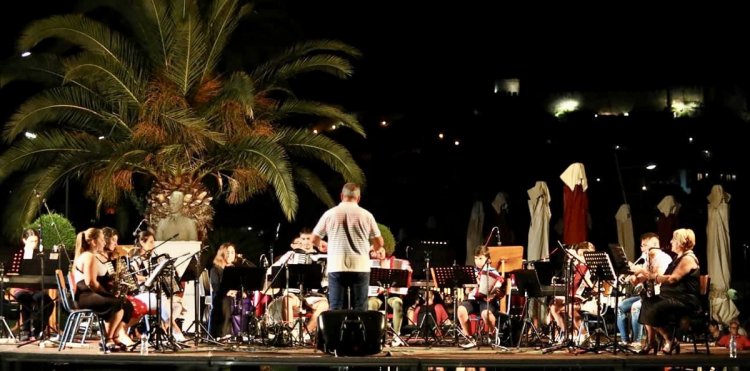 Συναυλία του ΔΩΚ στην πλατεία Κανάρη