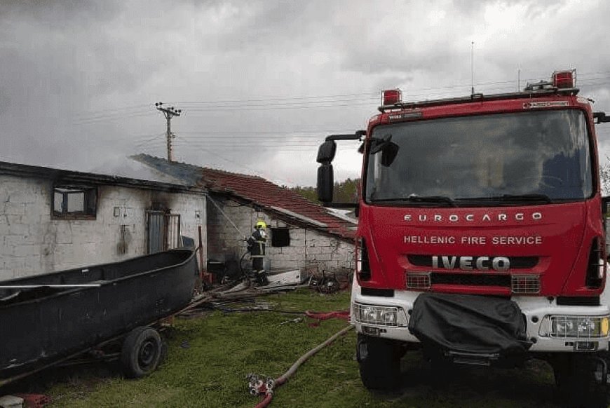 Πυρκαγιά σε μονοκατοικία στη Γενισέα –Με δυο οχήματα η Πυροσβεστική στο συμβάν