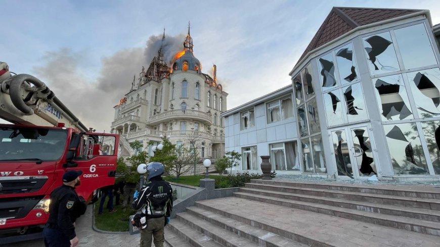 Οδησσός επίθεση: Στις φλόγες το εμβληματικό «Κάστρο του Χάρι Πότερ»