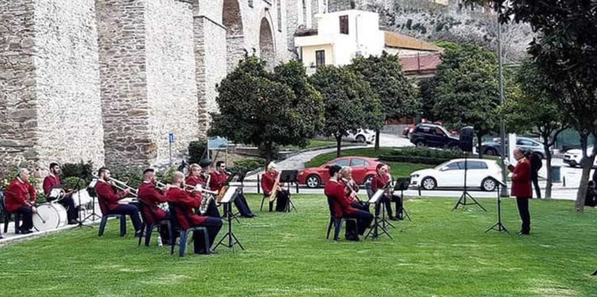 Στις Καμάρες από τη Φιλαρμονική Ορχήστρα του Δήμου Καβάλας