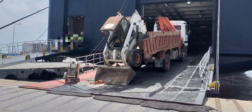 Έπεσε χωματουργικό μηχάνημα στο καταπέλτη του Νήσος Ρόδος στη Μυτιλήνη